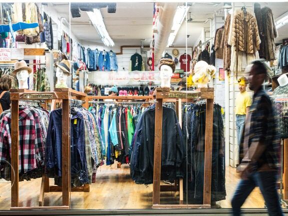 Compra ropa usada de marca al por mayor: ¡ahorra y luce con estilo! - Mercadillo5