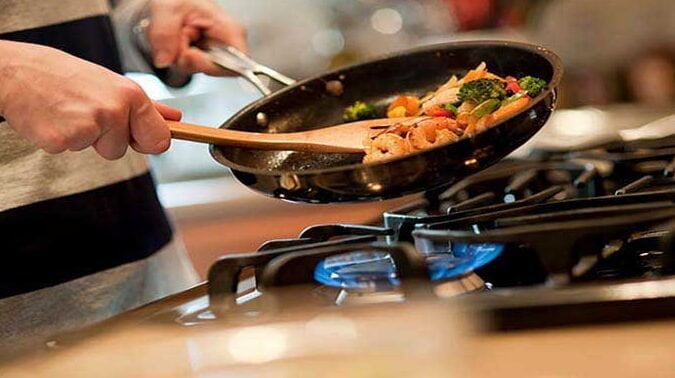 Consejos de seguridad al cocinar con sartenes: ¡Protege tu cocina! - Mercadillo5