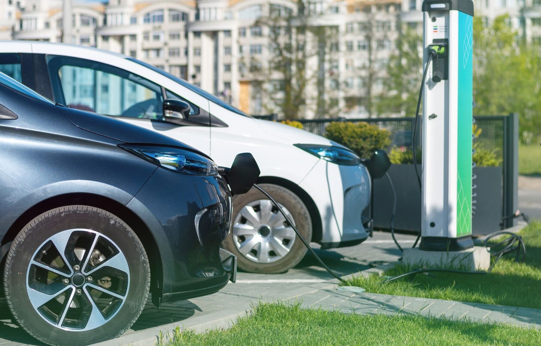 ¿Cuál es más económico? Costo vehículo eléctrico vs combustión interna - Mercadillo5