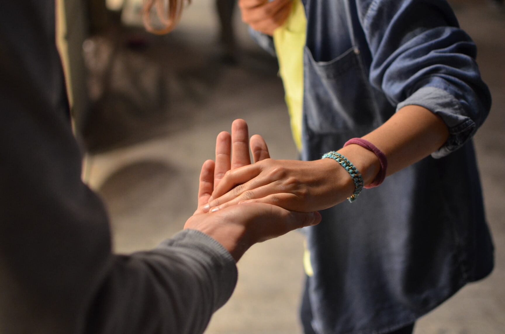 El impacto de las adicciones en relaciones y calidad de vida - Mercadillo5