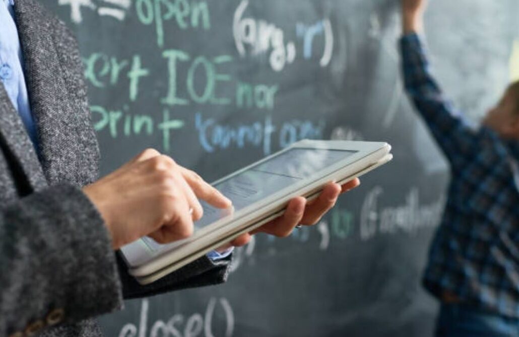 La educación social en la era digital: Aprovechando el poder del aprendizaje virtual - Mercadillo5