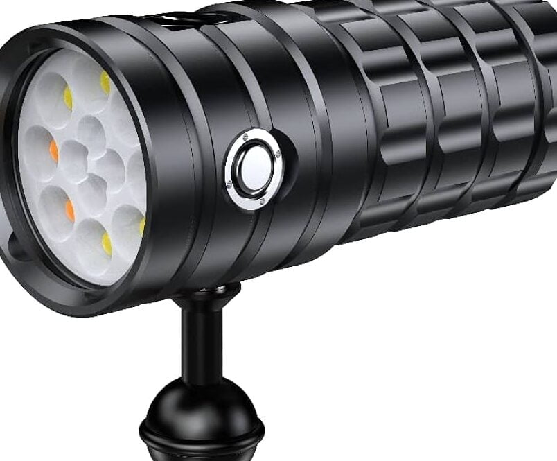 Linterna resistente al agua: ilumina sin límites bajo cualquier condición - Mercadillo5