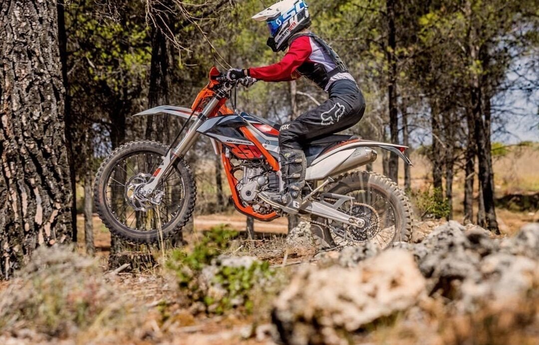 Motos de enduro: Descubre los terrenos salvajes que pueden conquistar - Mercadillo5